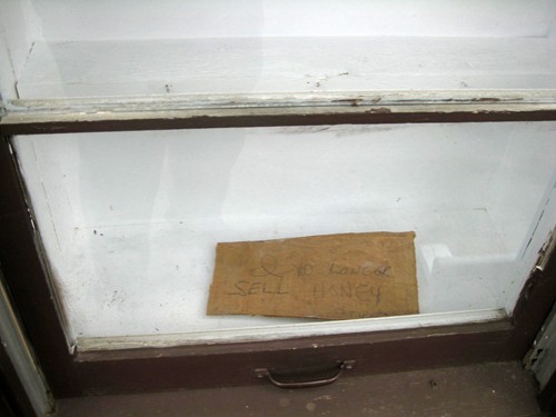 Les Spangler - "I no longer sell honey. Retired" sign