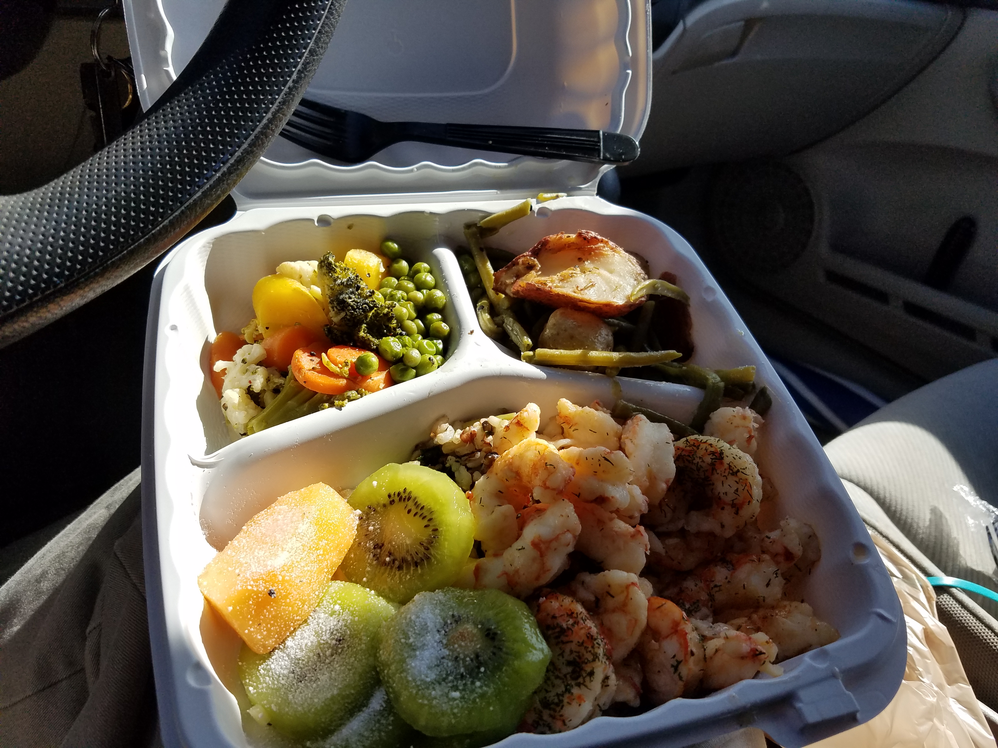 ht-lunch-buffet-shrimp-n-kiwi